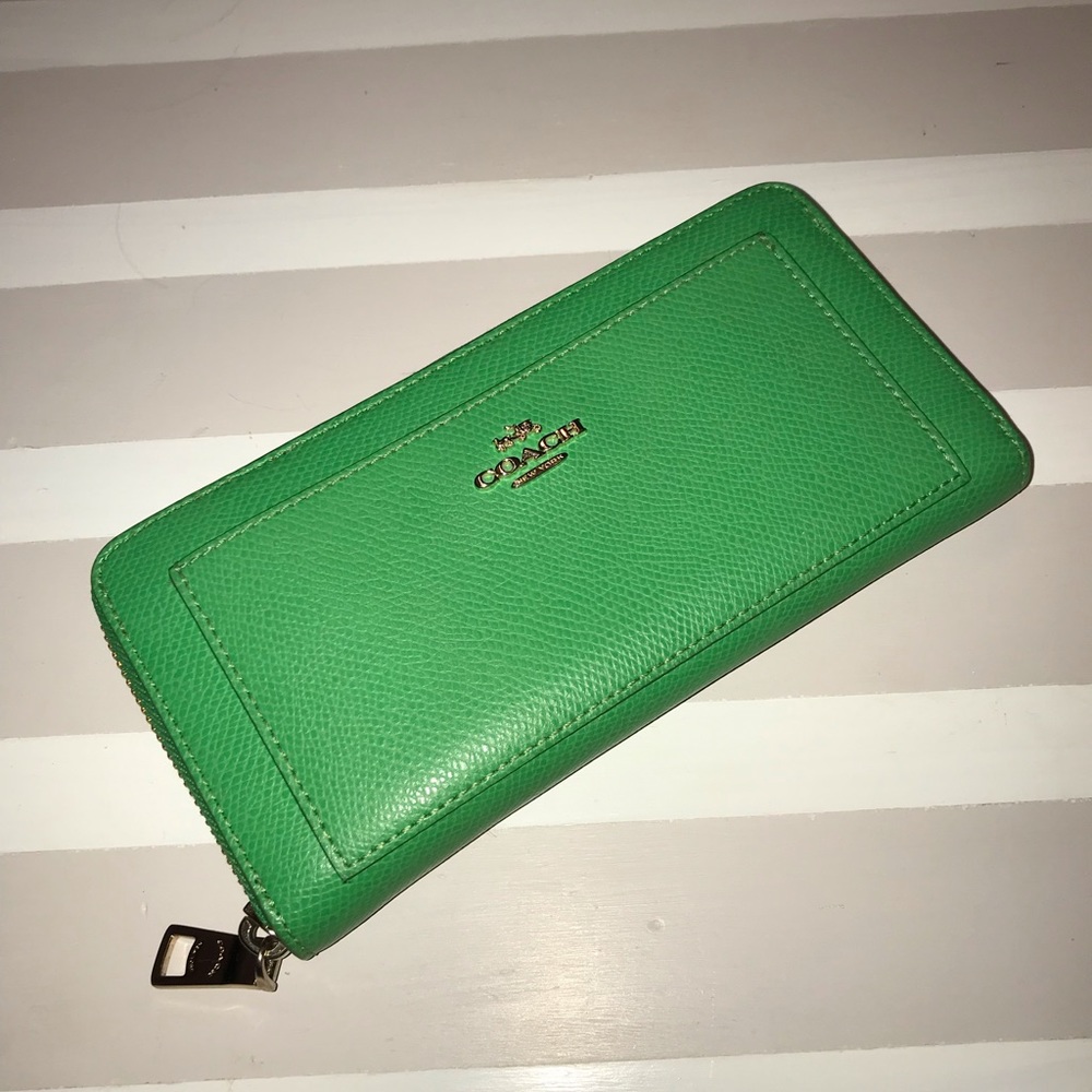 Coach Wallet - Accordion Zipped